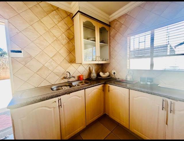 3 BEDROOM HOUSE FOR SALE IN VANDERBIJLPARK SE 6